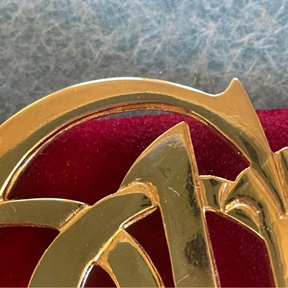 Vintage Christian Dior Parfums 90’s Gold-Toned Logo Brooc - Picture 7 of 10